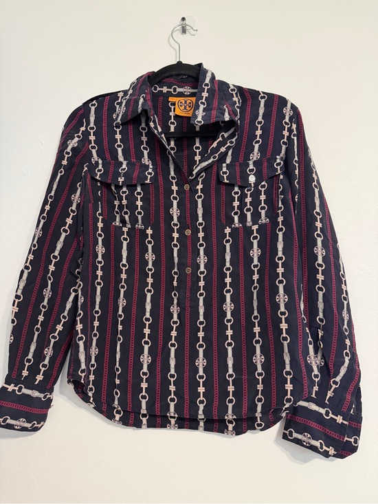Tory Burch Tops - Tory Burch Navy Blouse with Orange Logo Tag and Cream Chain Print